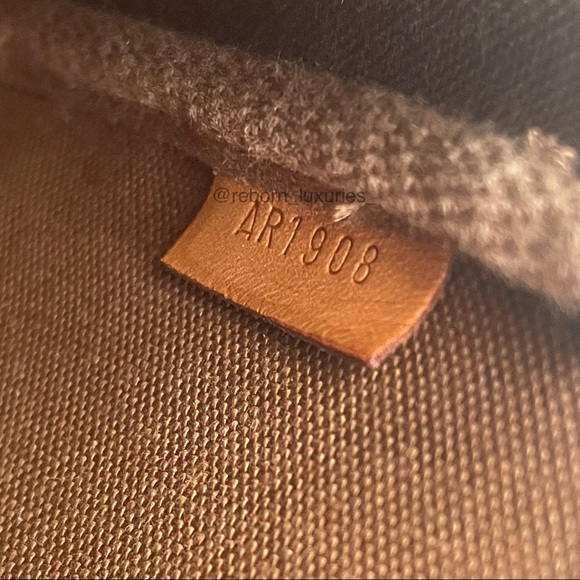 Louis Vuitton Pochette w/ Removable Vachetta Strap - Picture 2 of 10